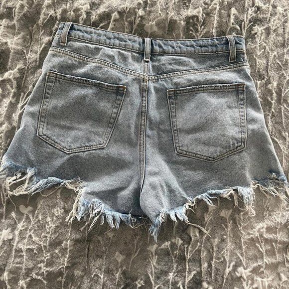 Signature 8 high waist distressed denim shorts in light wash blue S - Picture 3 of 3